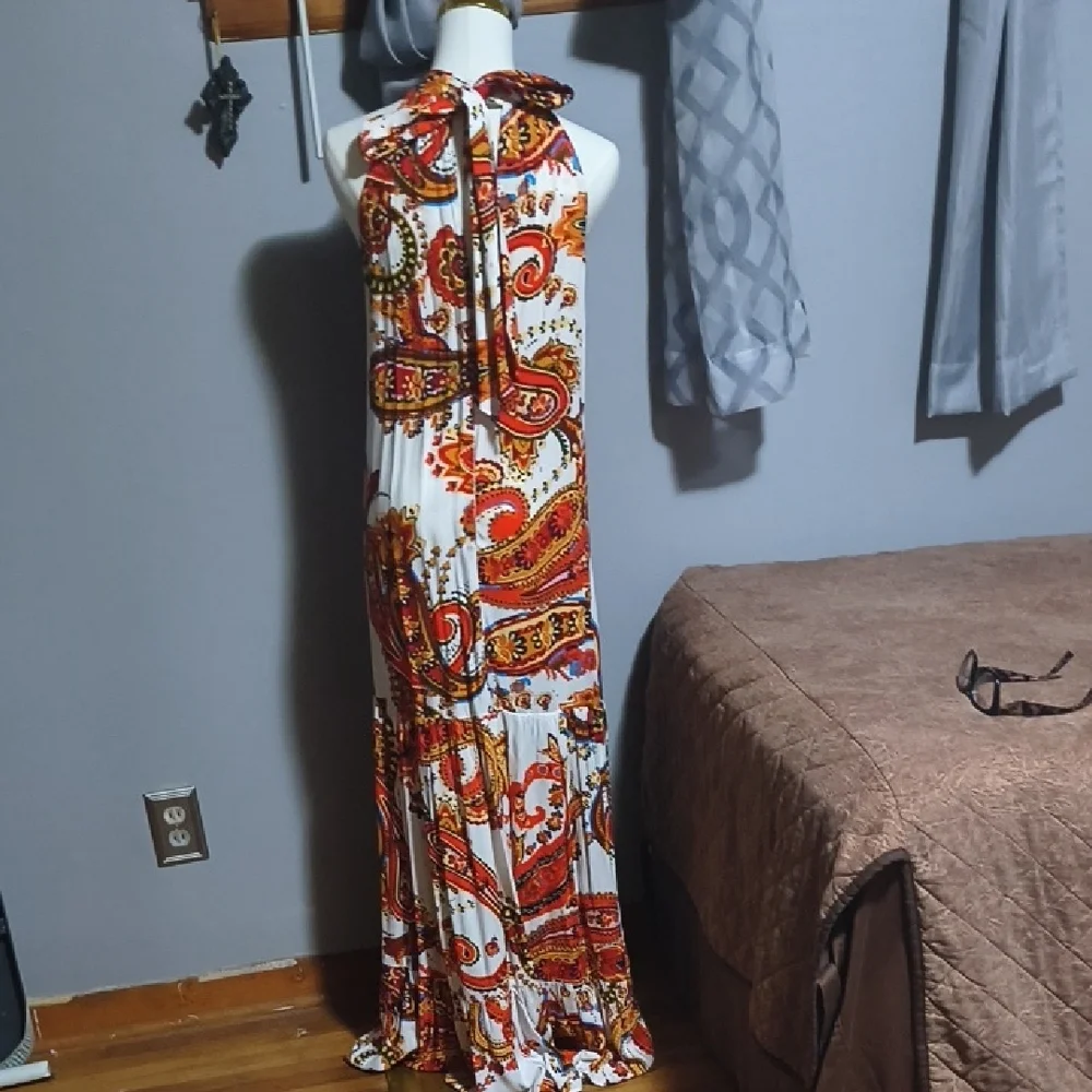 Vince Camuto White and Red Paisley Maxi Dress - Picture 4 of 4